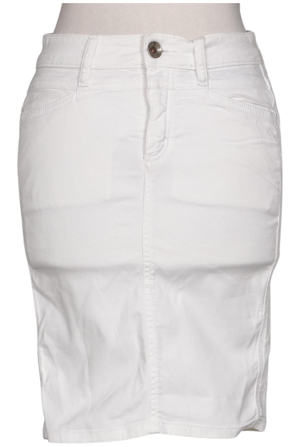 Closed Skirt White Size 26 2