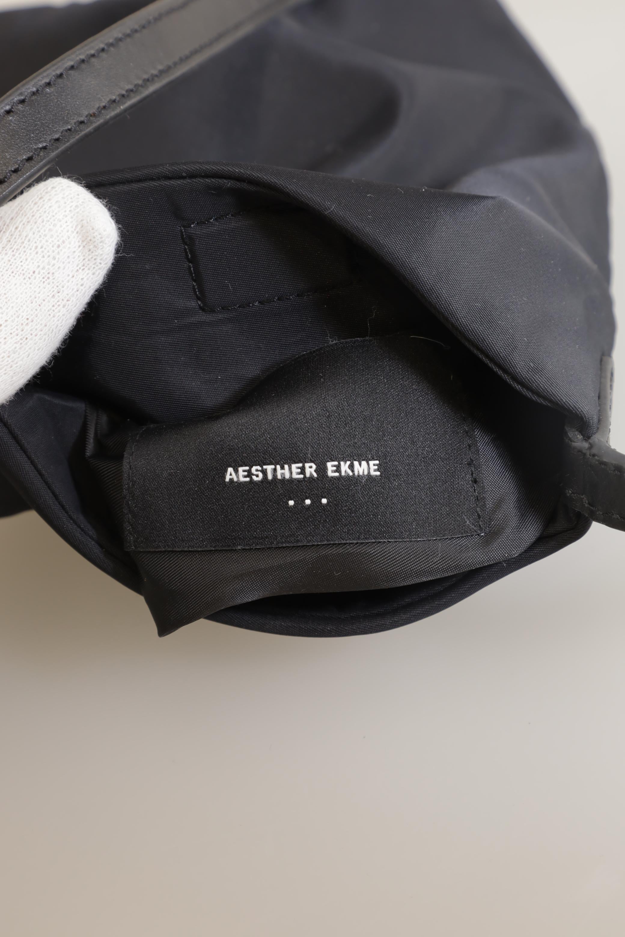 aesther-ekme-damen-handtasche-klein-schwarz-9bc0bc5c-7047-472b-9257-5865ca7437da-image-2