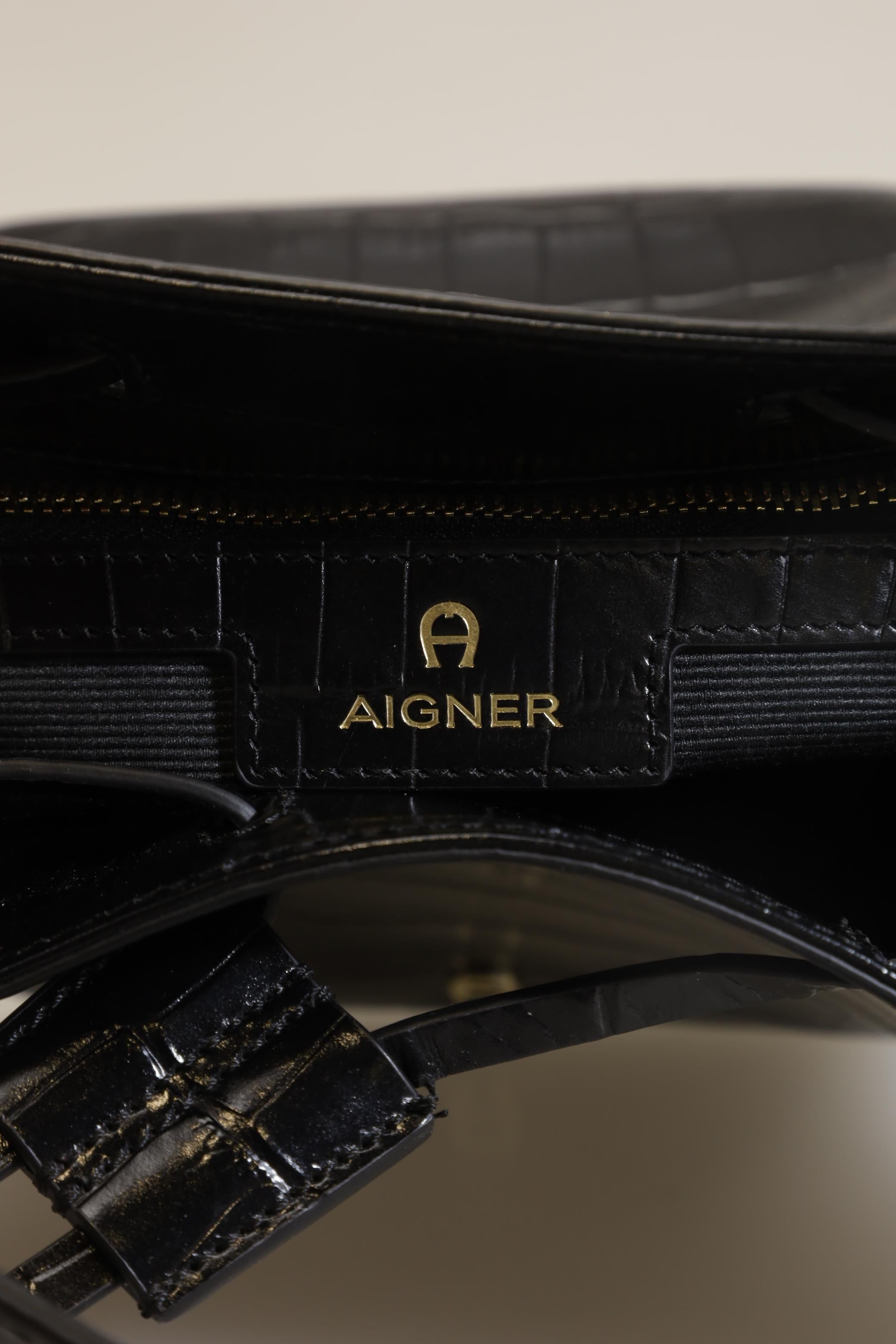 aigner-damen-handtasche-klein-leder-schwarz-73bda838-72ea-4603-95a0-79cb4b6a38af-image-2