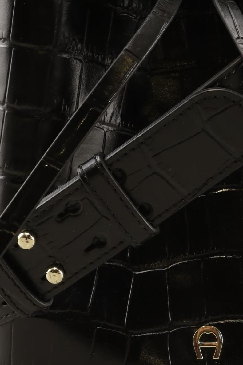 aigner-damen-handtasche-klein-leder-schwarz-73bda838-72ea-4603-95a0-79cb4b6a38af-image-3