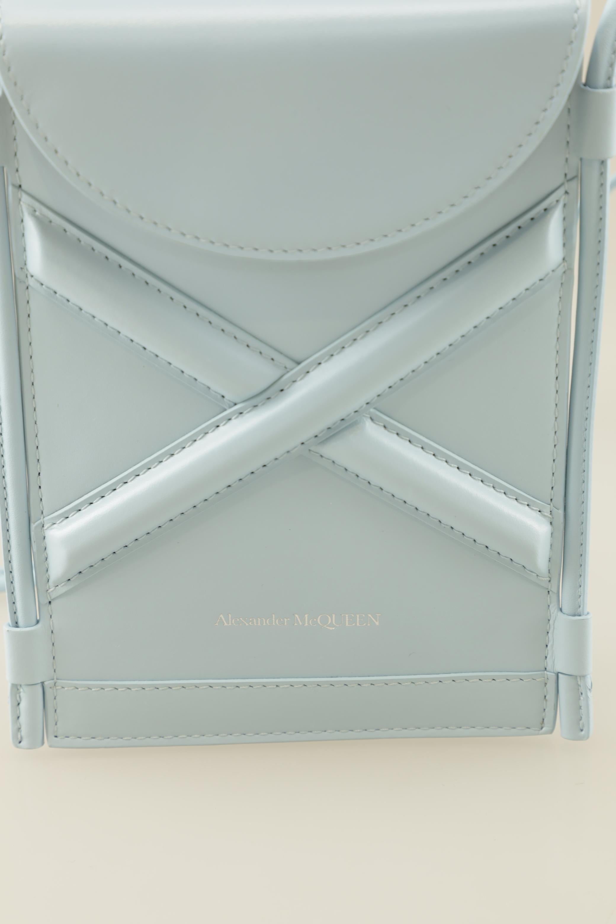 alexander-mcqueen-damen-handtasche-klein-leder-hellblau-64936119-2beb-41ce-9065-f607c273bafe-image-3