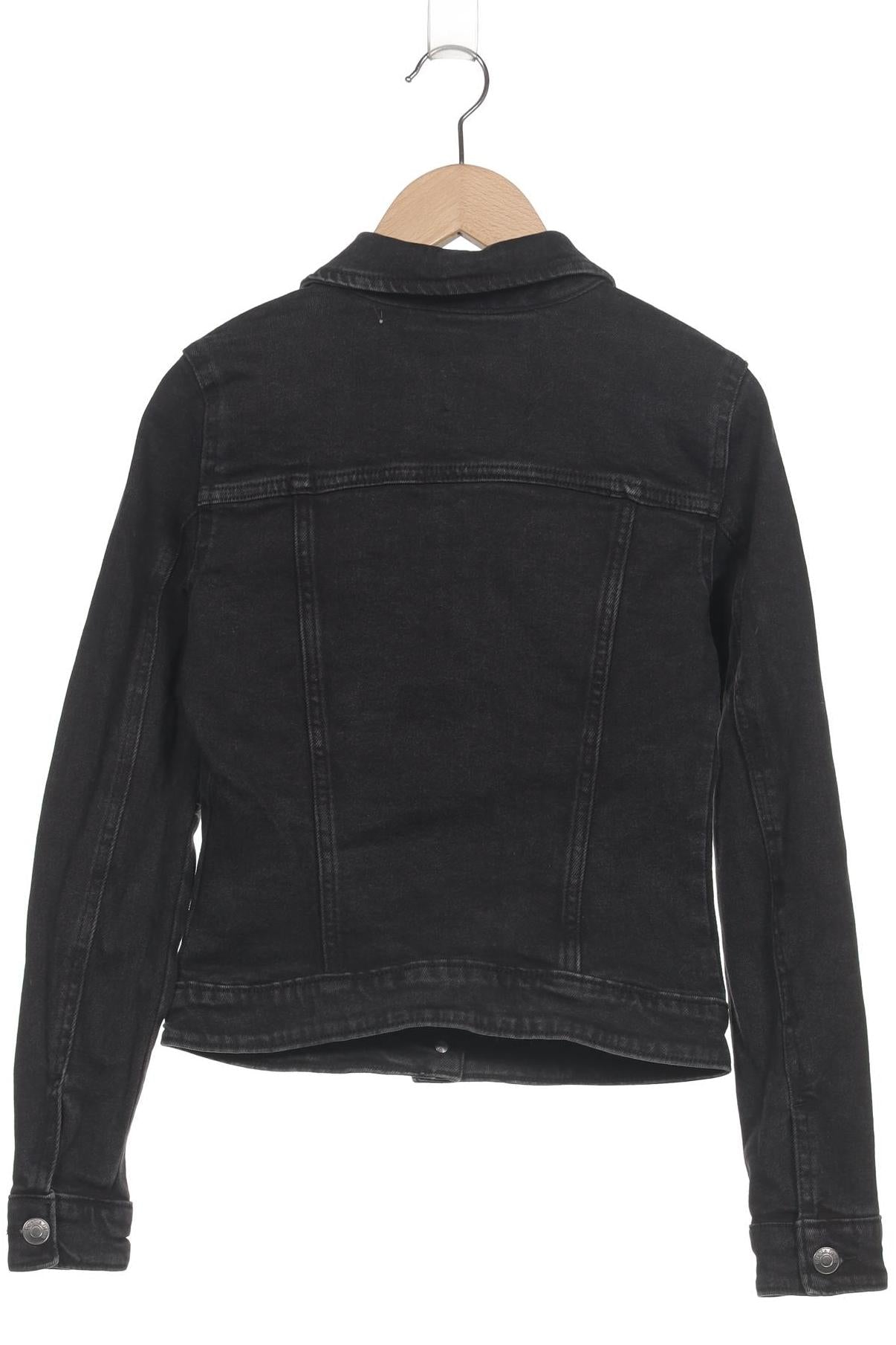 bershka-damen-jacke-schwarz-0535ce8b-ac14-4757-82f5-e9b90a2b2f68-image-1