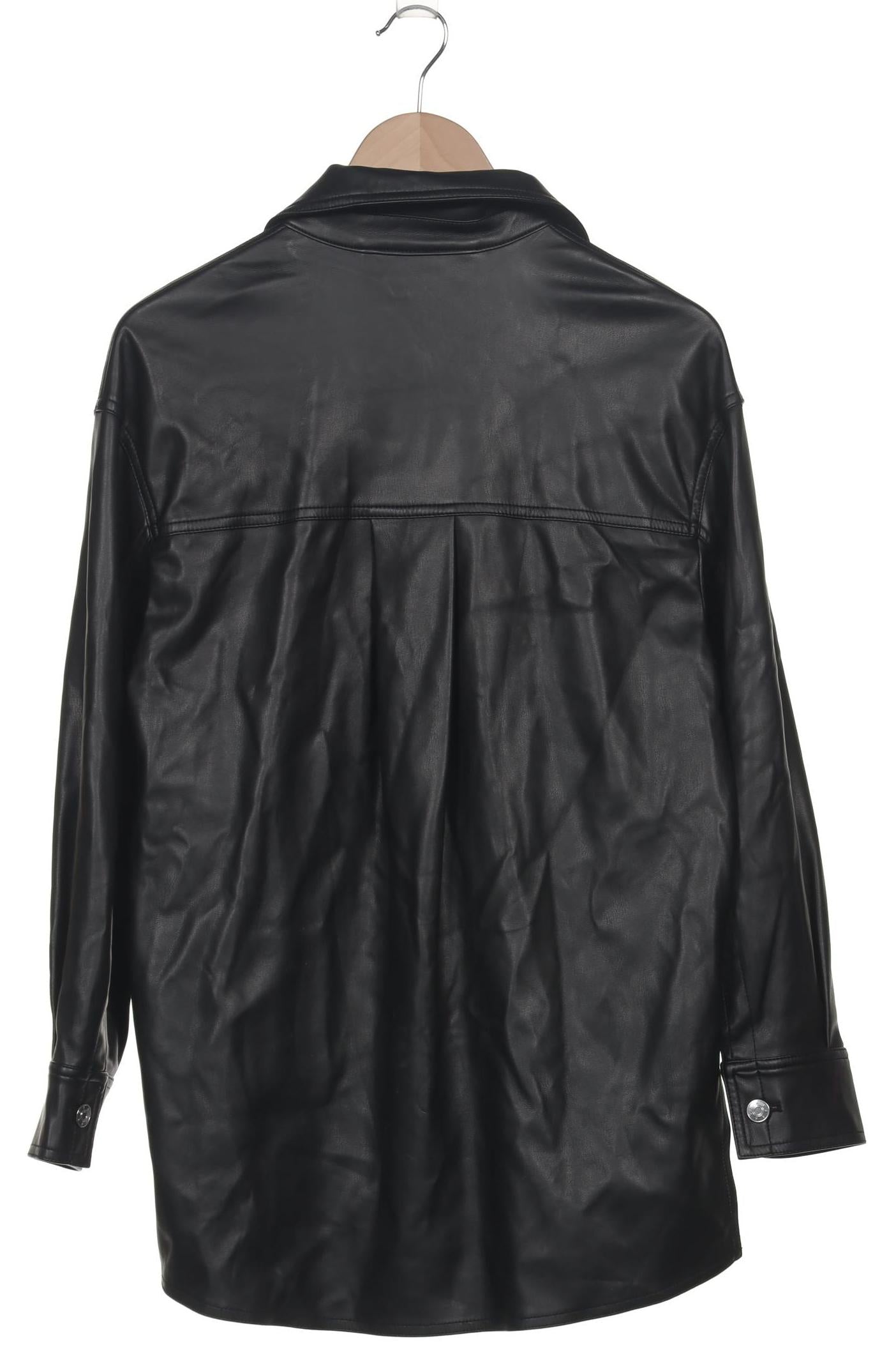 bershka-damen-jacke-schwarz-82a9a8ad-fdd2-42ff-9833-994f407ae4b0-image-1