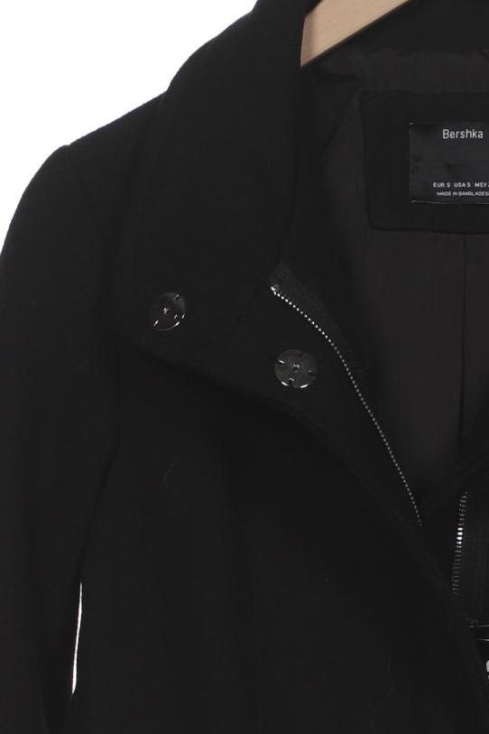 bershka-damen-mantel-schwarz-fa716514-fbe5-49b7-bec9-e6c061814f99-image-2