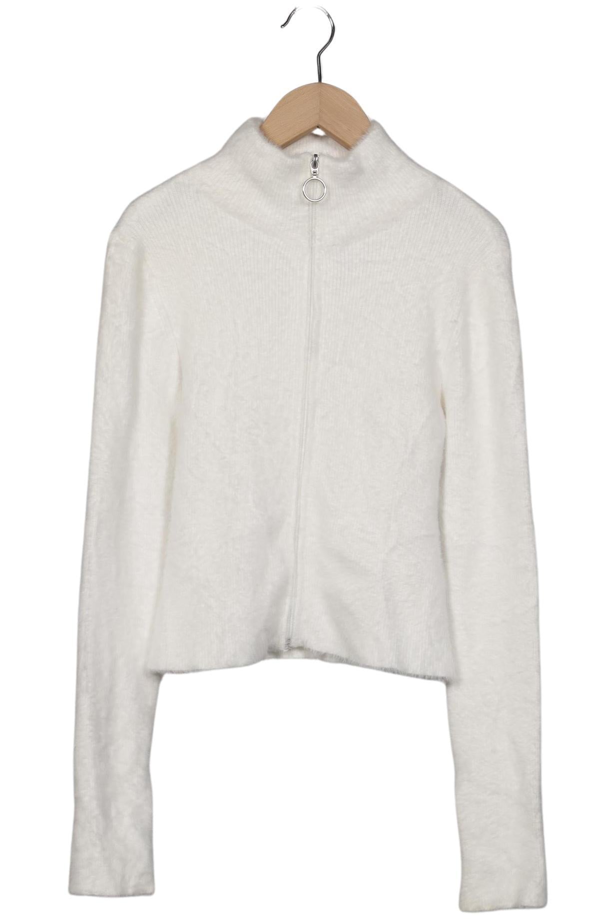 bershka-damen-strickjacke-weiss-c0afeebf-5751-4a68-be4e-3ecd77bd57f4-image-0