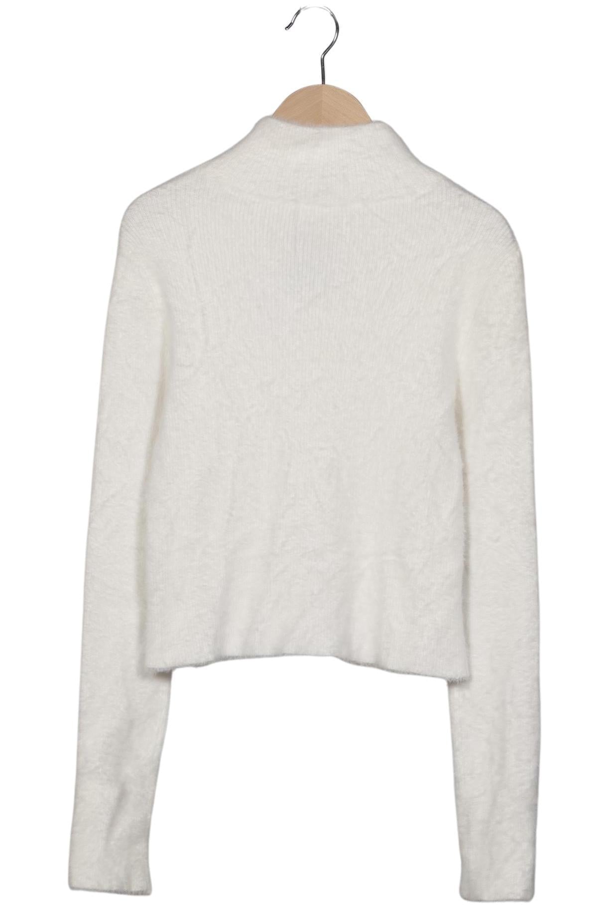 bershka-damen-strickjacke-weiss-c0afeebf-5751-4a68-be4e-3ecd77bd57f4-image-1