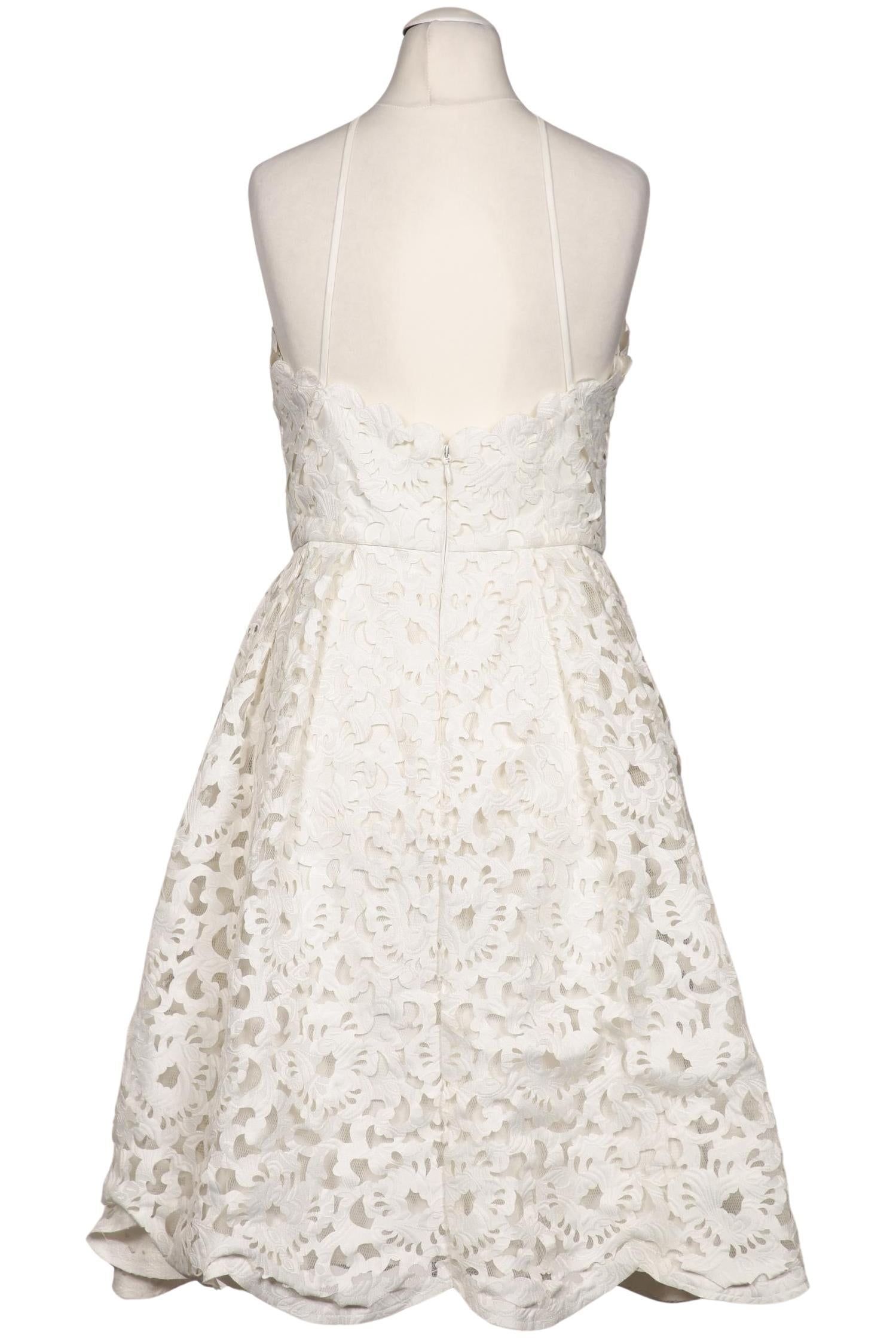 chi-chi-london-damen-kleid-cremeweiss-484db20e-4c72-4178-8b59-0ca353db7bd6-image-1