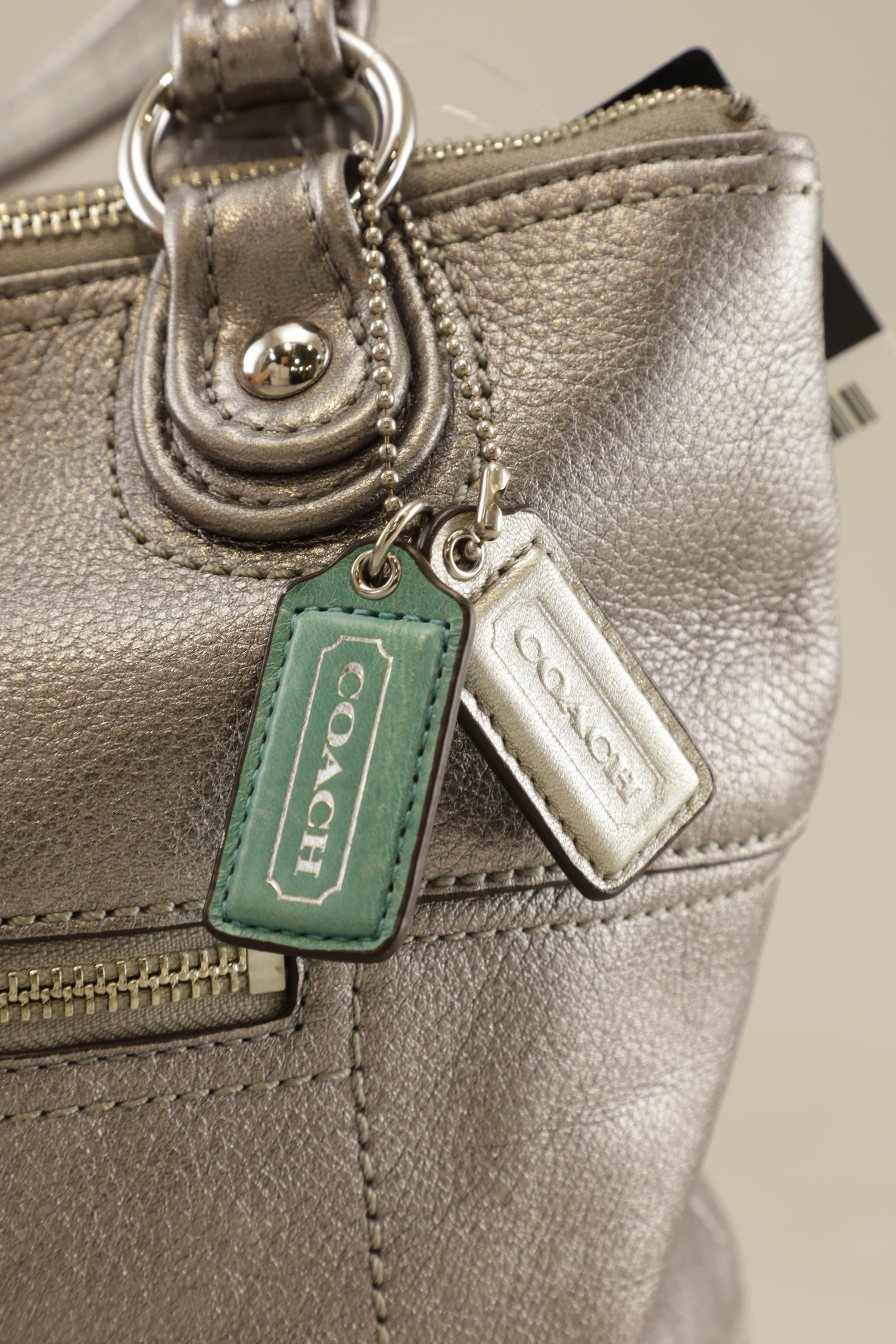 coach-damen-handtasche-gross-leder-silber-15496a19-9fc4-4836-be65-18564c8694df-image-2