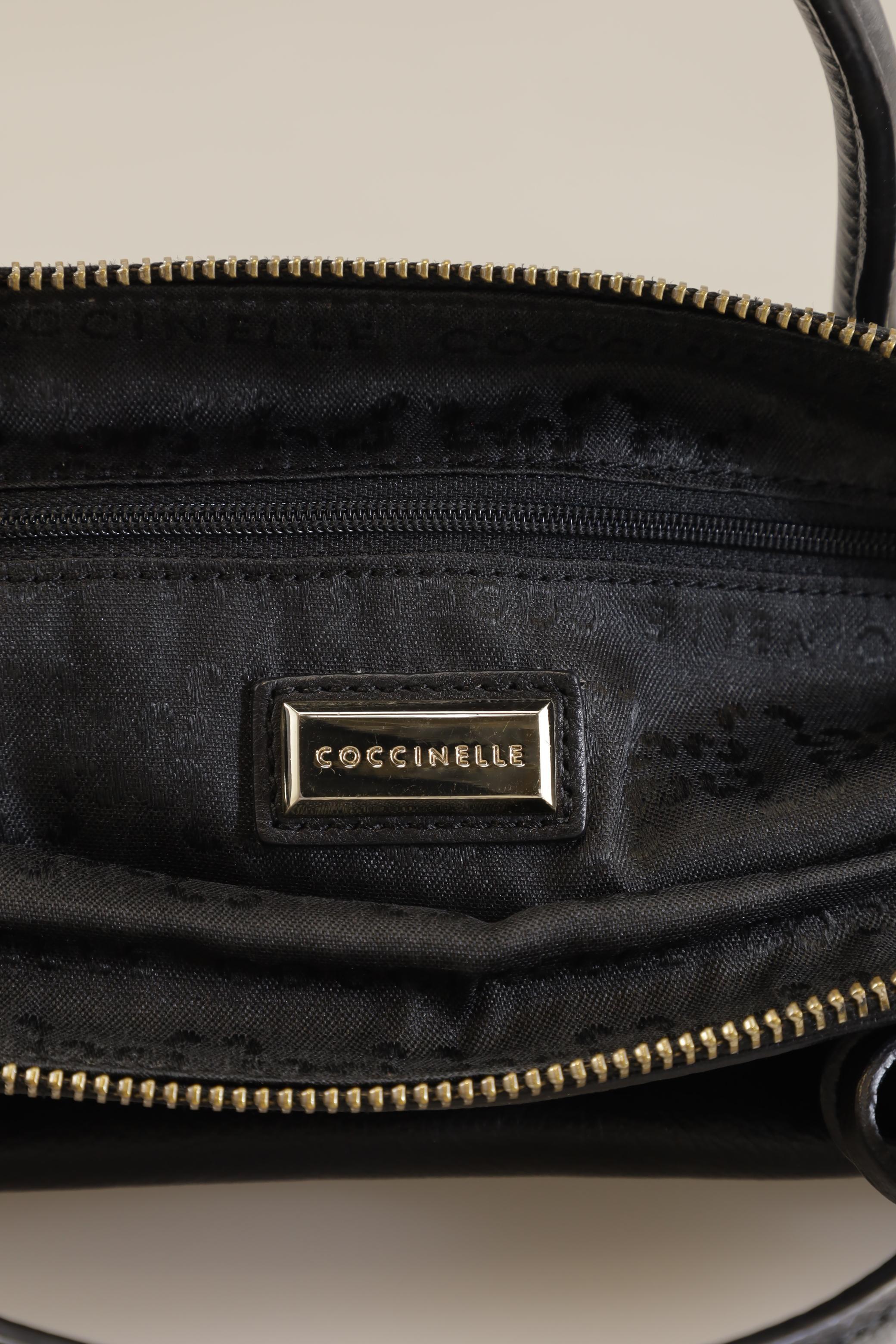coccinelle-damen-handtasche-gross-leder-schwarz-ae08fae7-ecbc-4467-b8c6-b6ba88d29589-image-4