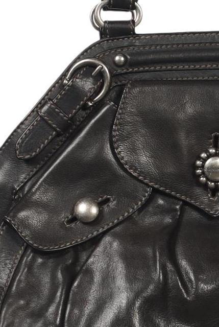 coccinelle-damen-handtasche-gross-leder-schwarz-f1ef51c1-9e94-447a-a824-12a74121c96e-image-2