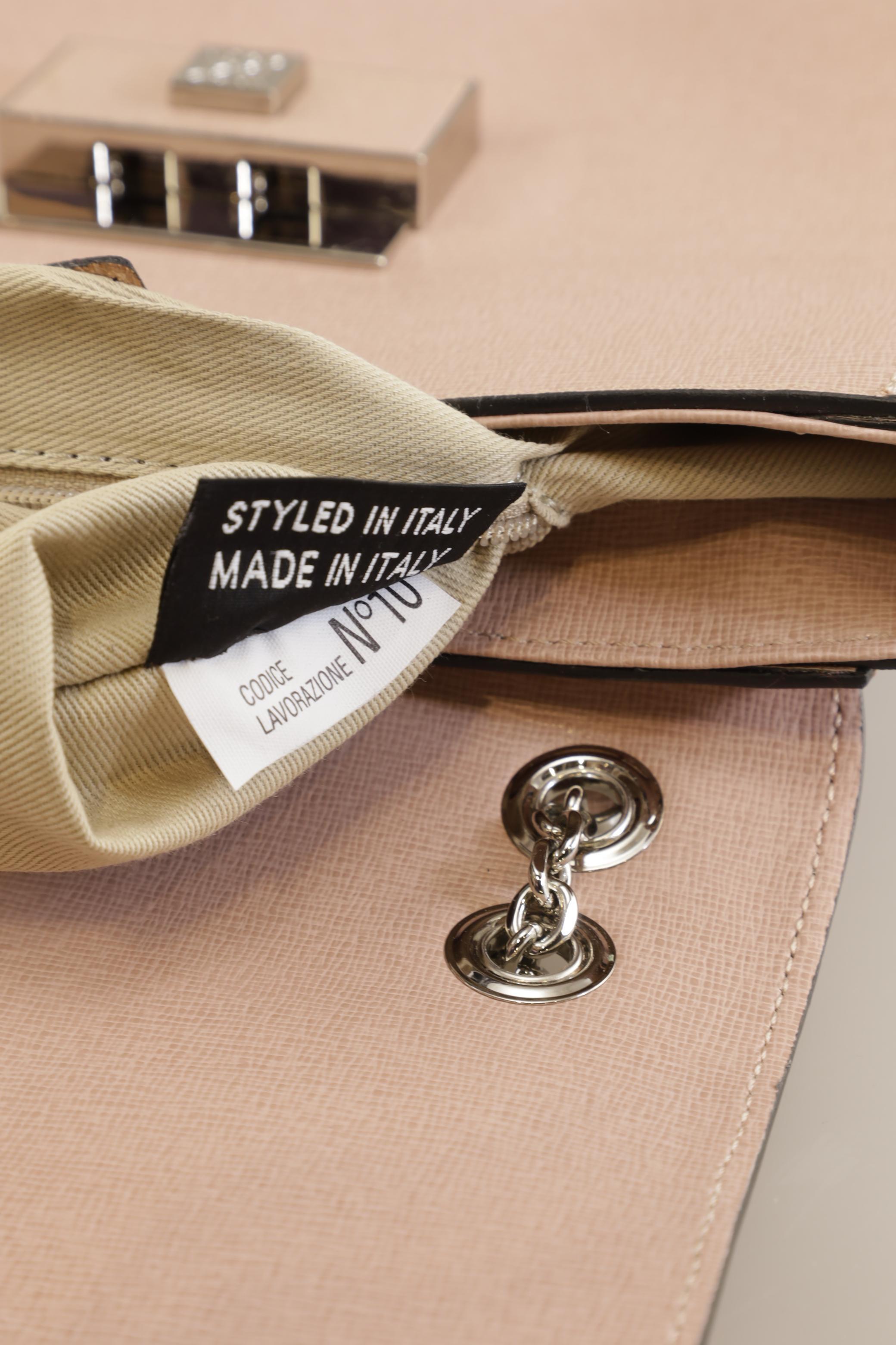 coccinelle-damen-handtasche-klein-leder-pink-e82585bd-fb89-49dc-8a41-95c1fe5e8a68-image-4