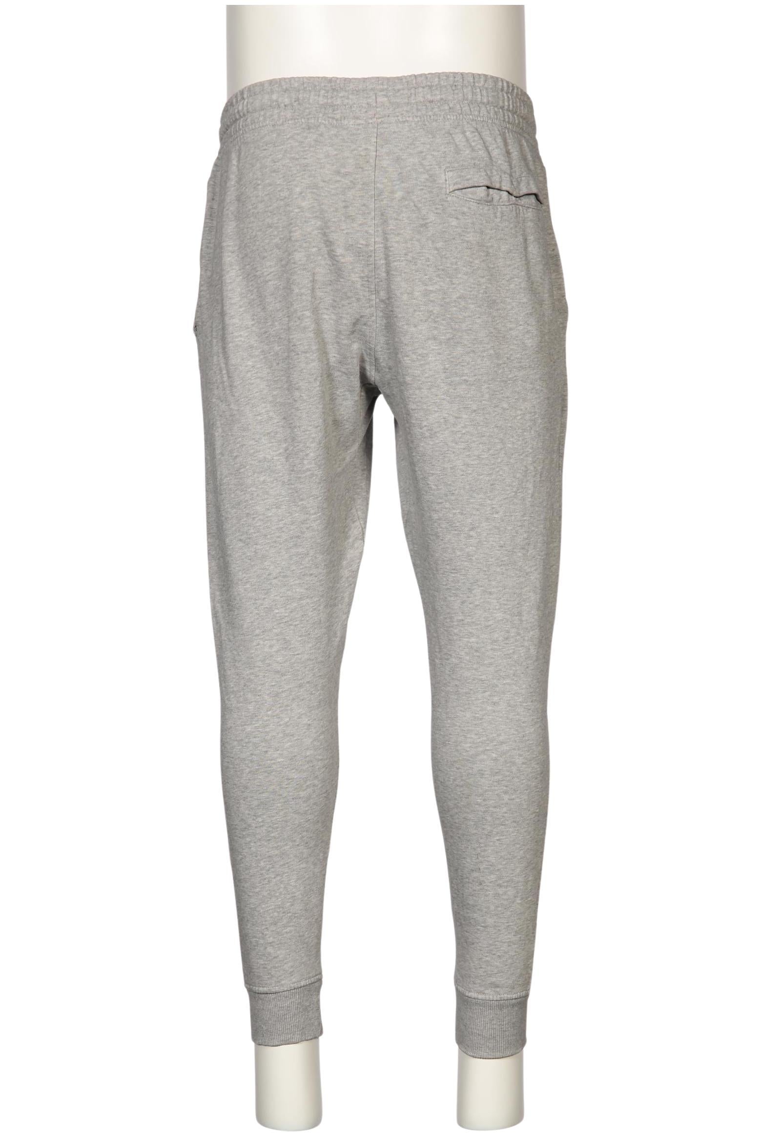 gymshark-herren-stoffhose-grau-65fad3cc-a19c-4a01-9089-8e13daf2a5a2-image-1