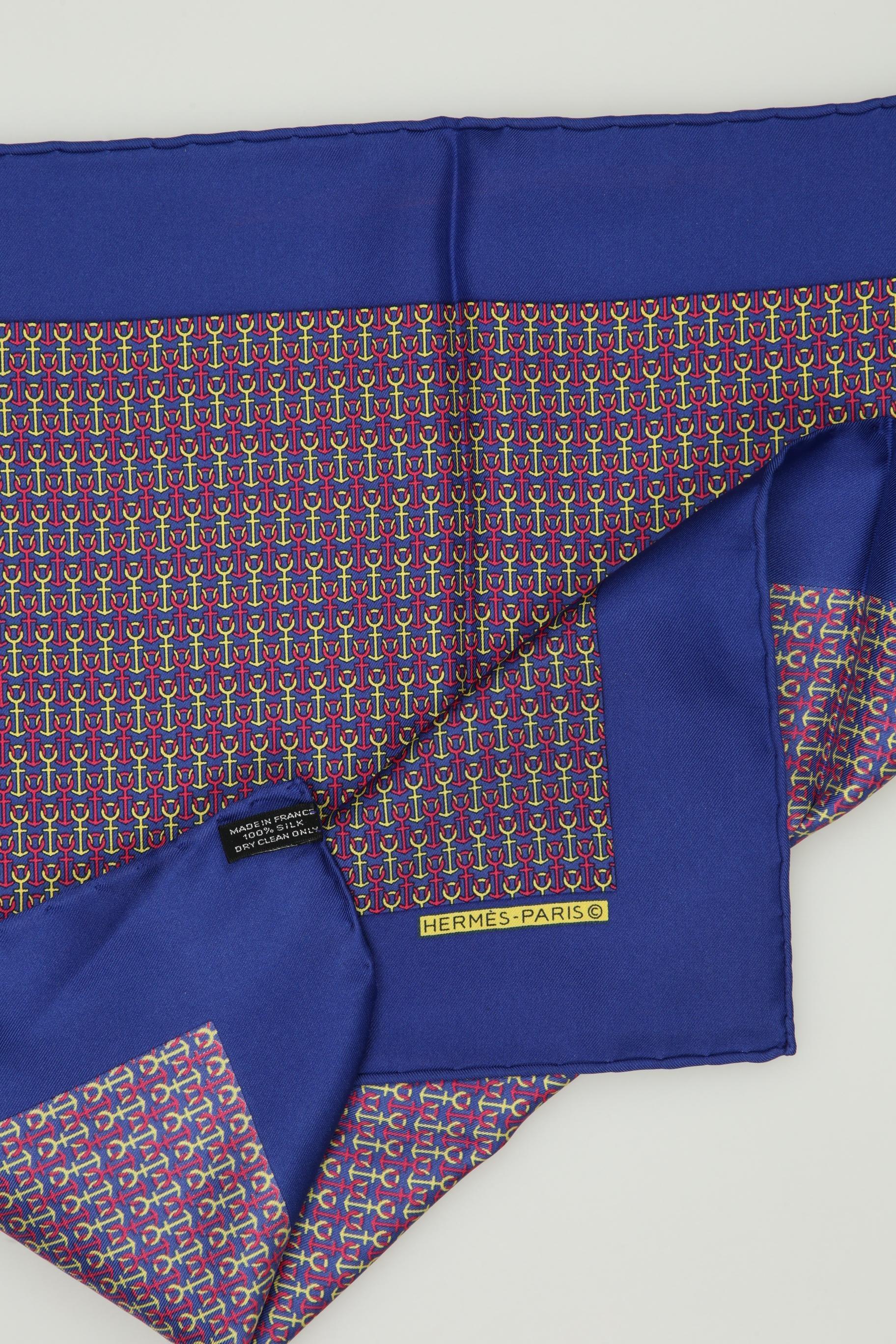 hermes-damen-schal-oder-tuch-blau-613231ee-3cfc-43ad-bbba-ea0b5dfe977b-image-2