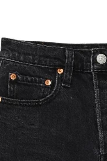levis-damen-shorts-grau-2fddd4d1-7d22-4114-8183-200192a1908e-image-2