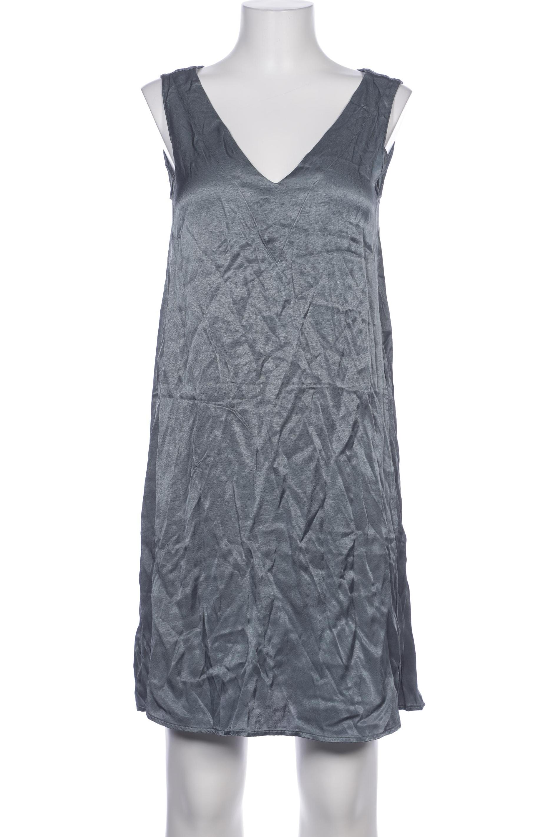 oysho-damen-kleid-blau-1c50d3ee-bb3e-4c2d-8814-f039bbe9fffa-image-0