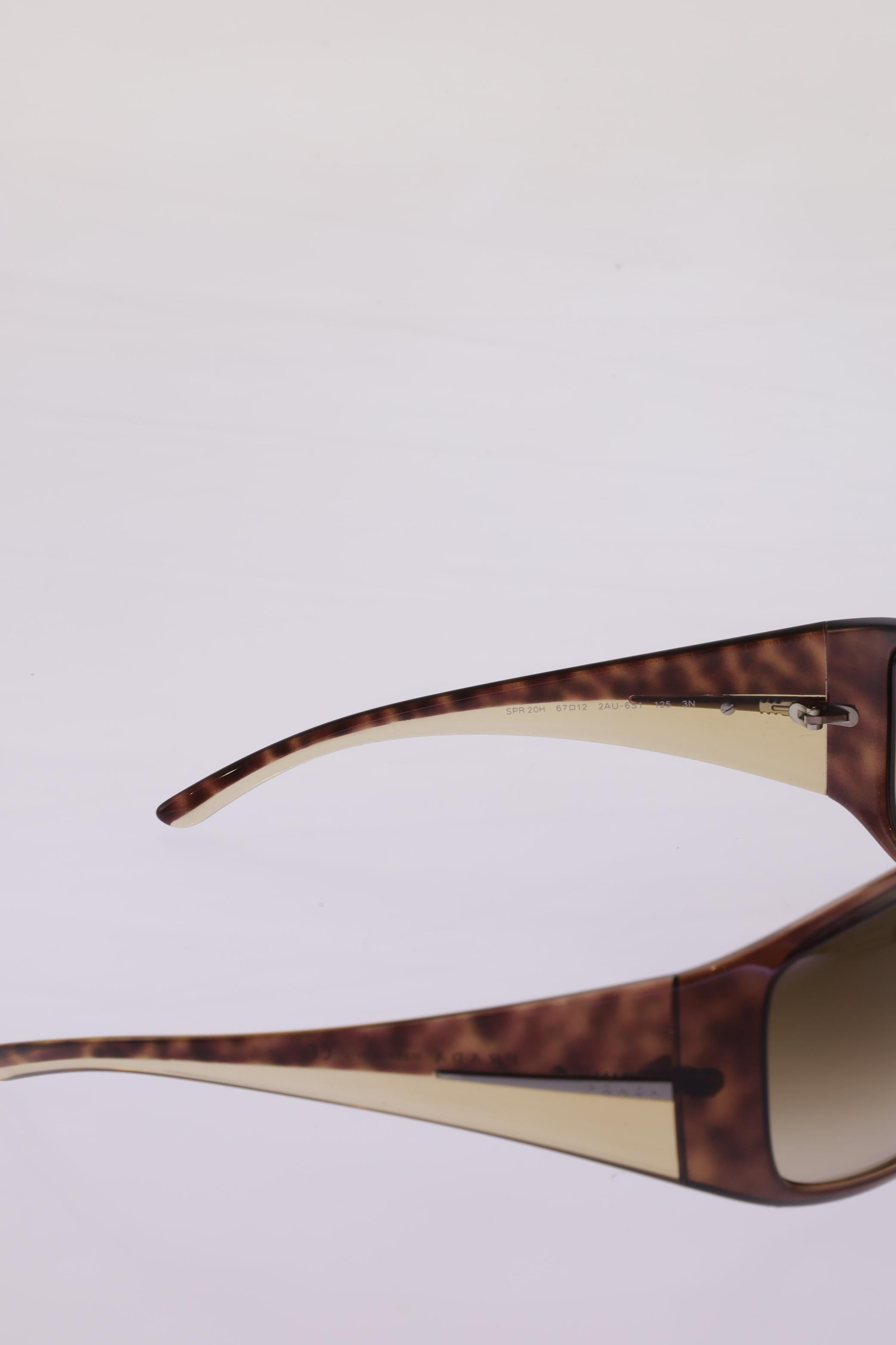 prada-damen-sonnenbrille-braun-85348fcd-ac80-4e11-9980-5210d5fe76b9-image-2