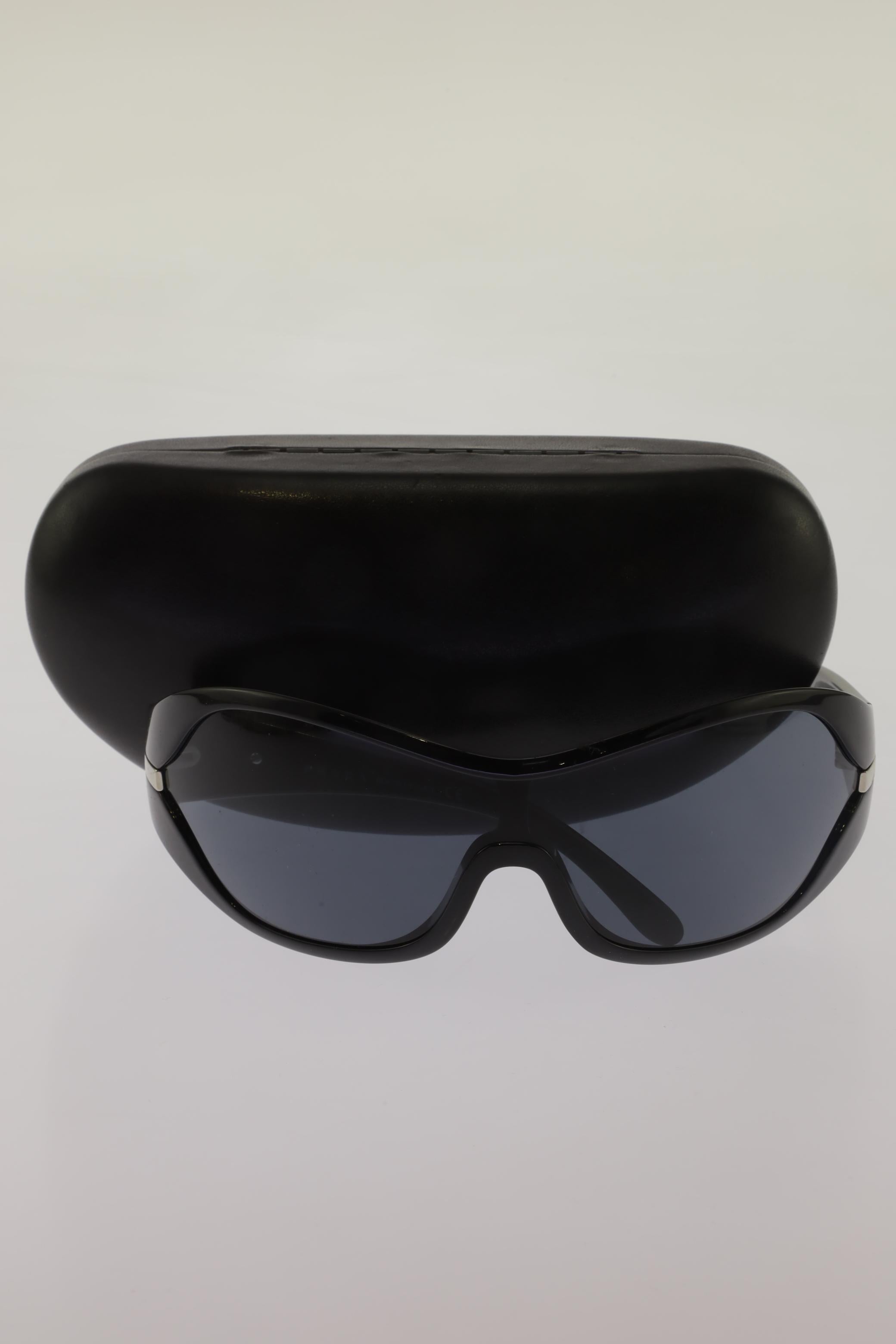 prada-damen-sonnenbrille-schwarz-f4d48624-a29a-4e48-ad16-90eabc2d91cf-image-3