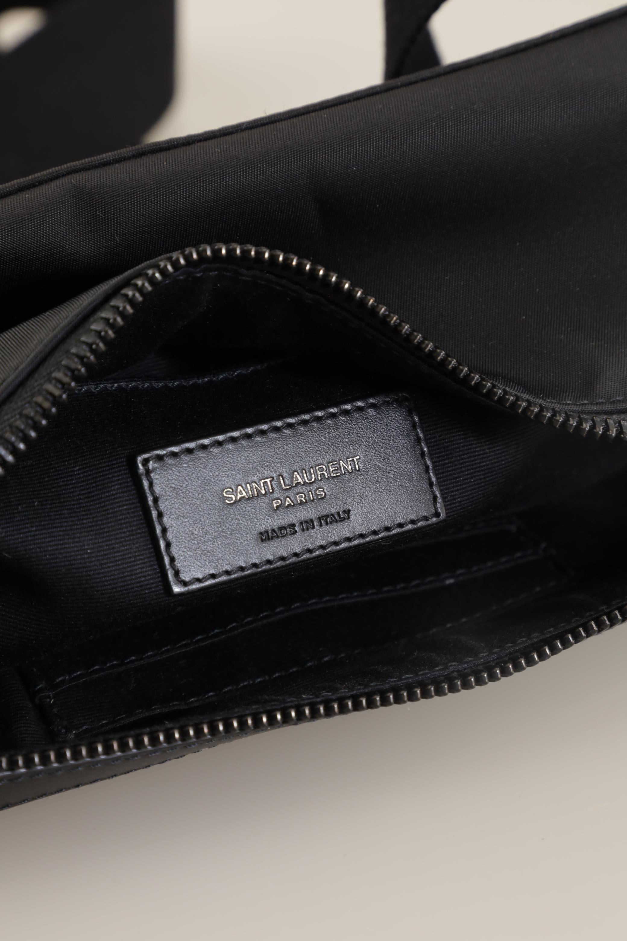 saint-laurent-paris-damen-handtasche-klein-schwarz-e85926d2-3cbf-4fd9-8bfa-93c2551a5c13-image-2