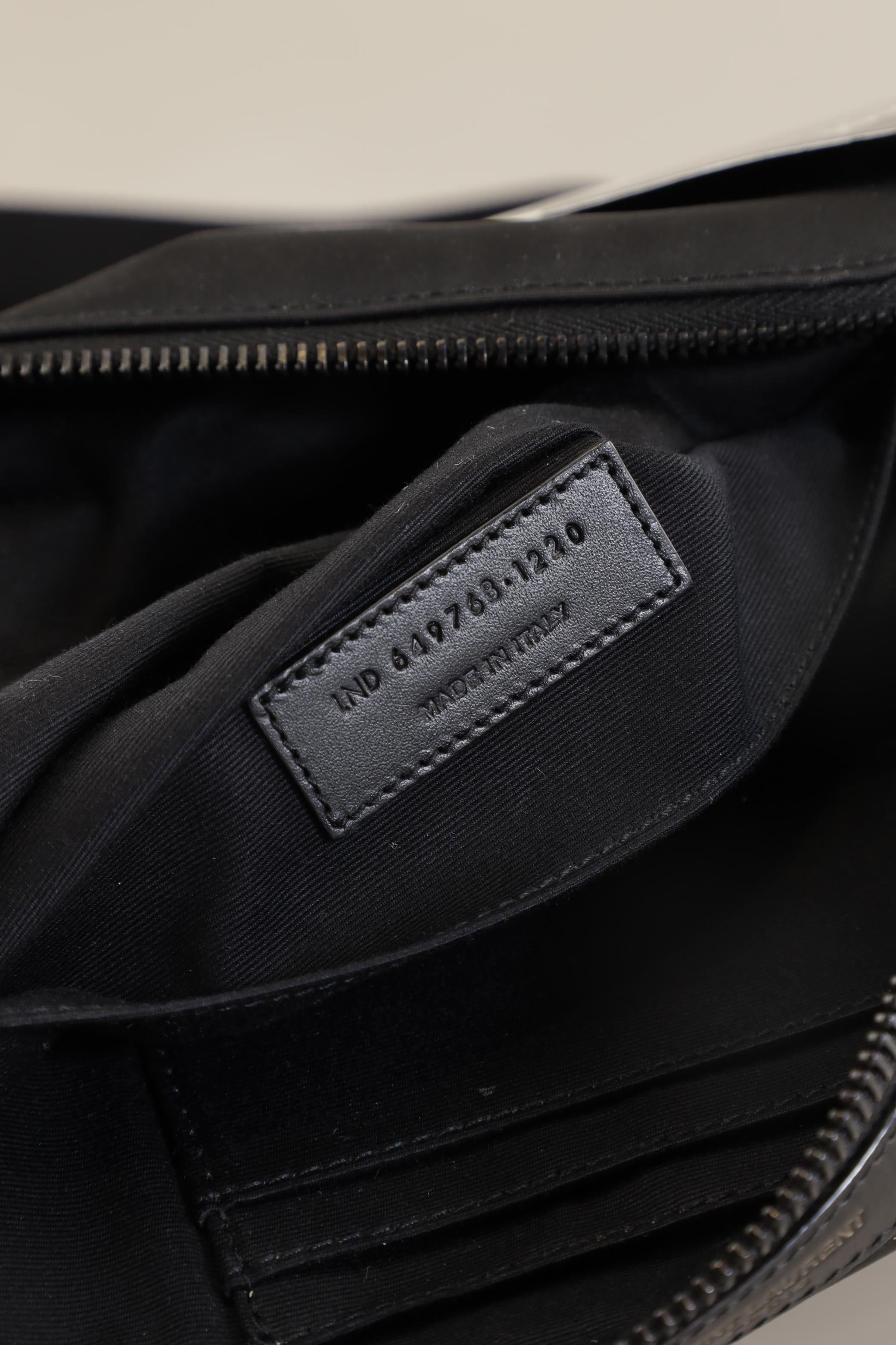 saint-laurent-paris-damen-handtasche-klein-schwarz-e85926d2-3cbf-4fd9-8bfa-93c2551a5c13-image-3