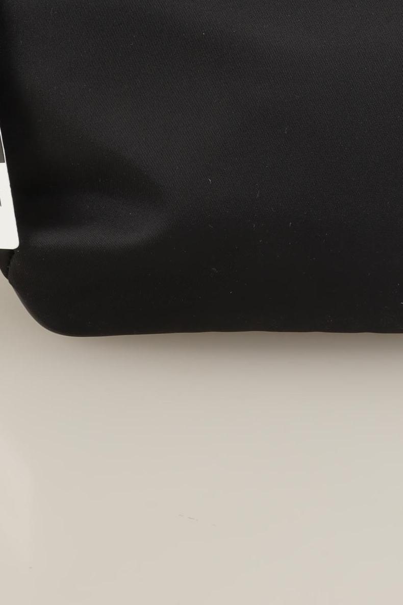 saint-laurent-paris-damen-handtasche-klein-schwarz-e85926d2-3cbf-4fd9-8bfa-93c2551a5c13-image-5