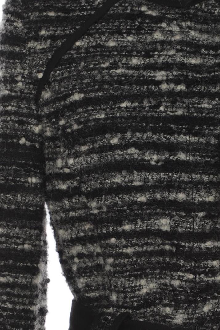 zara-damen-jacke-schwarz-4e7984d1-0137-4615-80e3-1693a69a7668-image-2