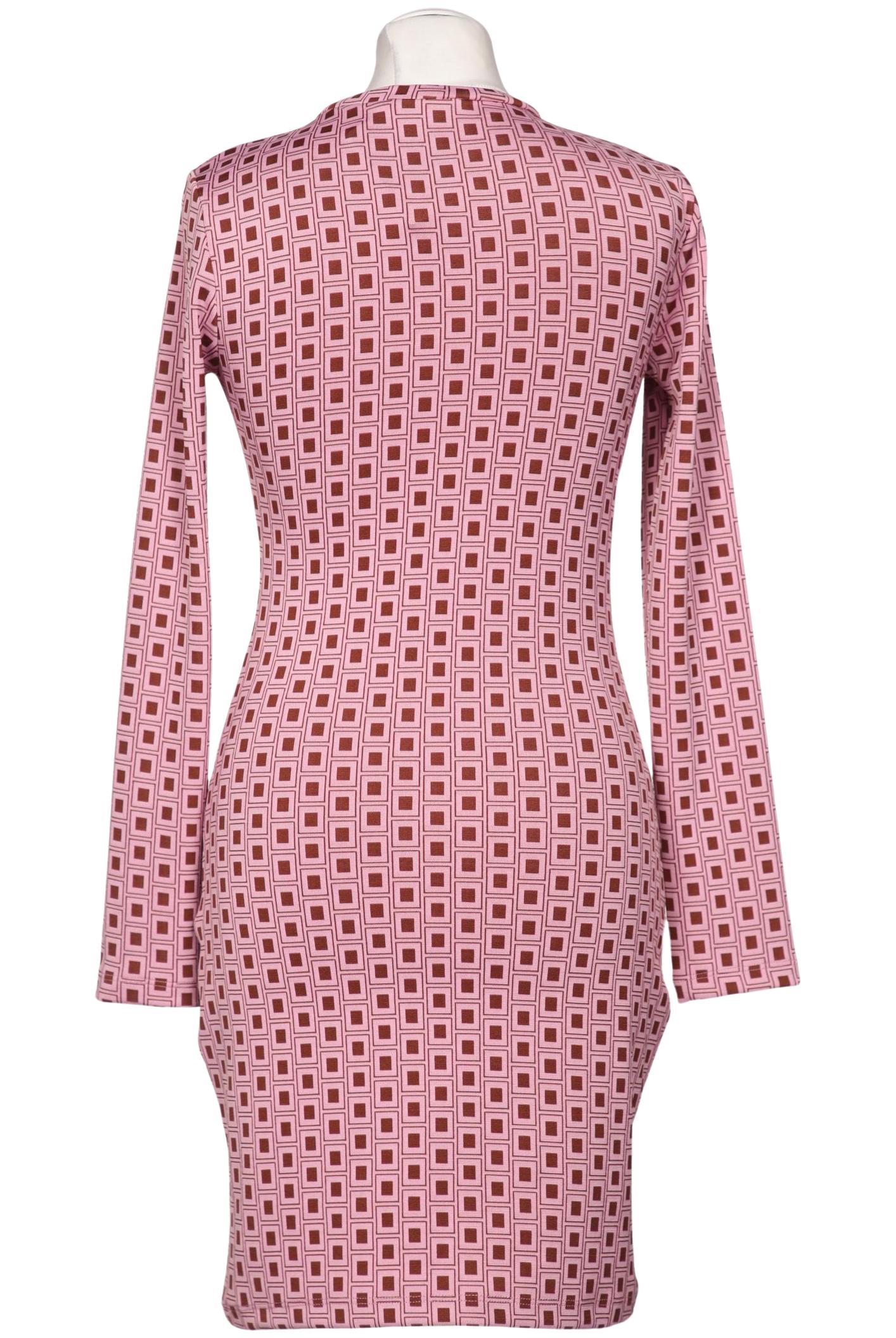 zara-damen-kleid-pink-a2fbe997-022b-4a87-928c-91f81f71de4f-image-1